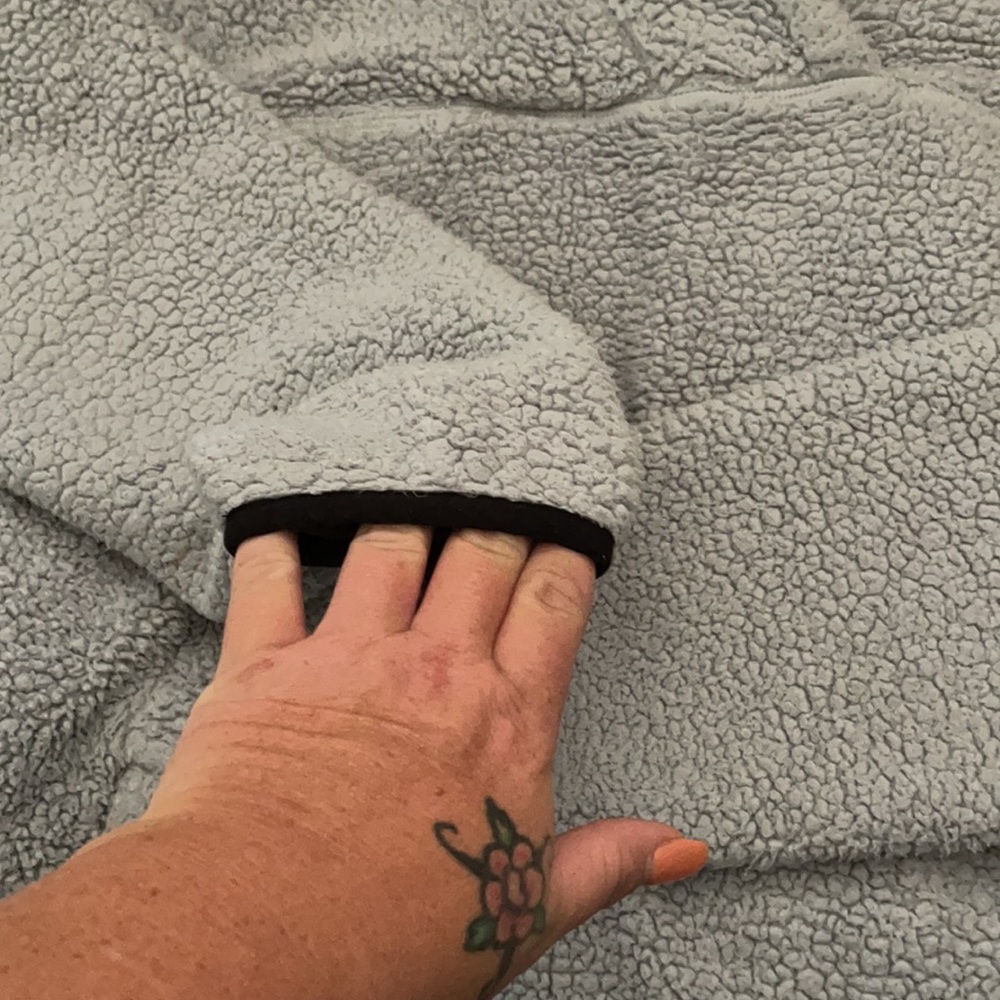 The Northface Fluffy Pullover Large - image 4